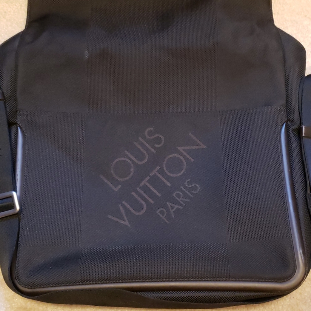 Louis Vuitton  Damier Geant Messenger Bag - Picture 3 of 7